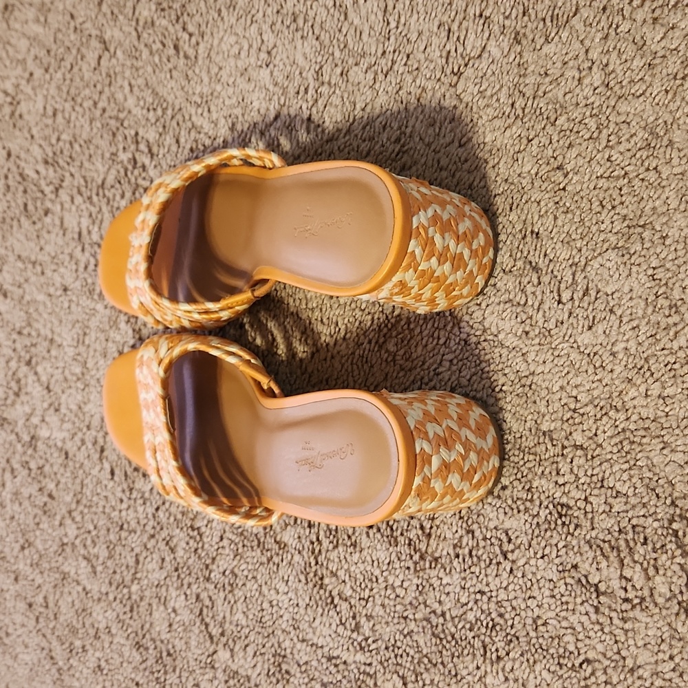 Universal Thread Sandals - Picture 3 of 4